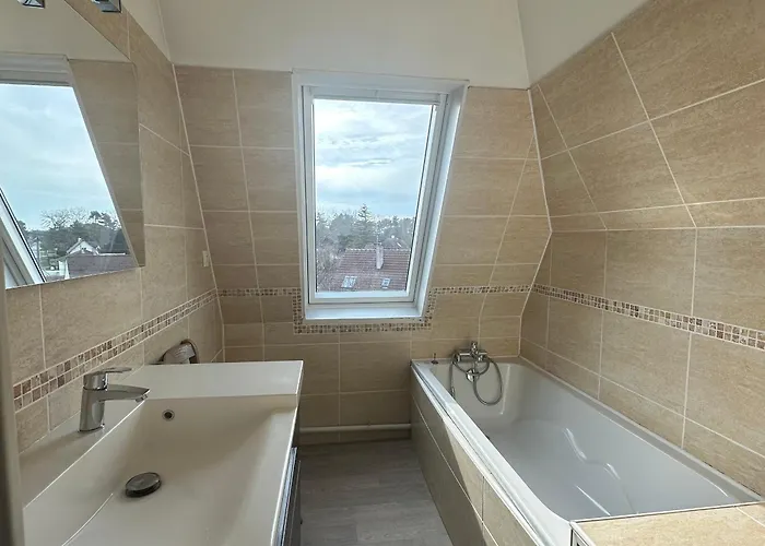 3 Pièces à Cabourg, 300m De La Plage, 6 Pers, Balcons, Parking, Animaux Acceptés - Fr-1-487-296 * Cabourg